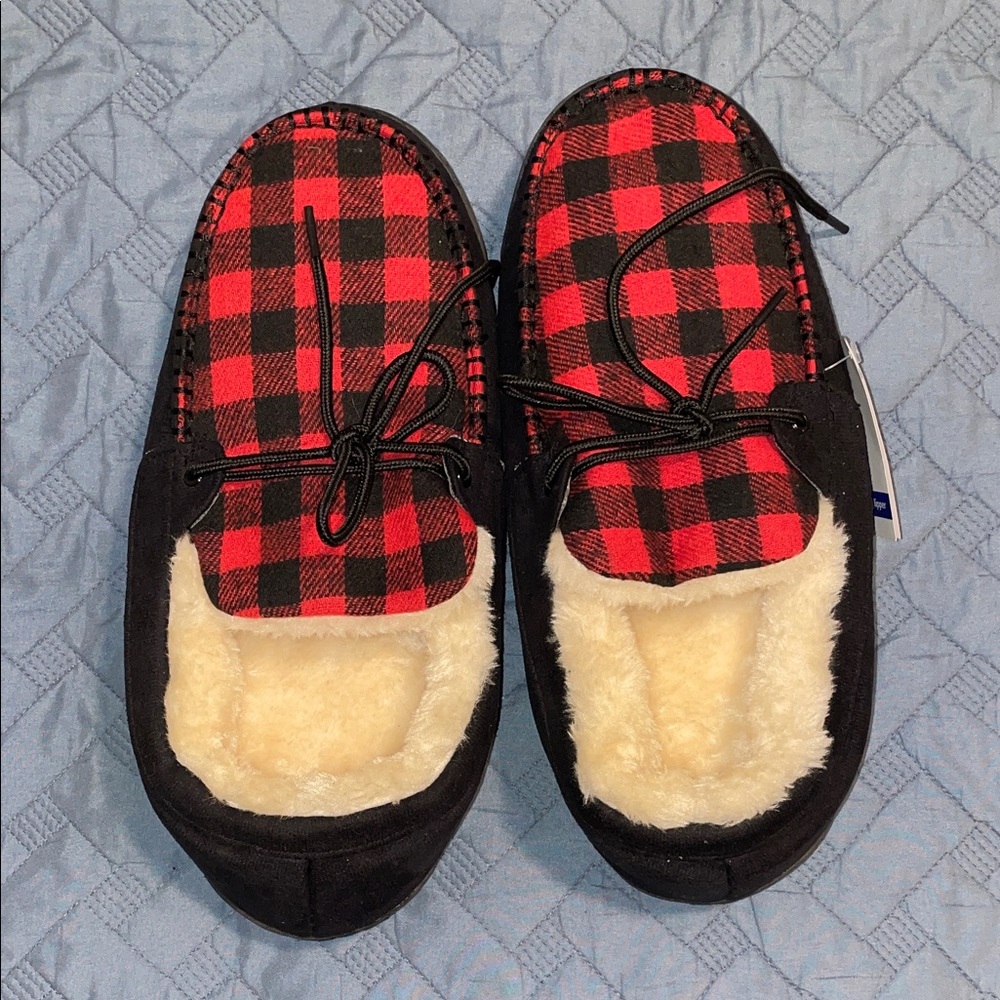 NWT Mens Red and Black Plaid Moccasin Slippers Size 11